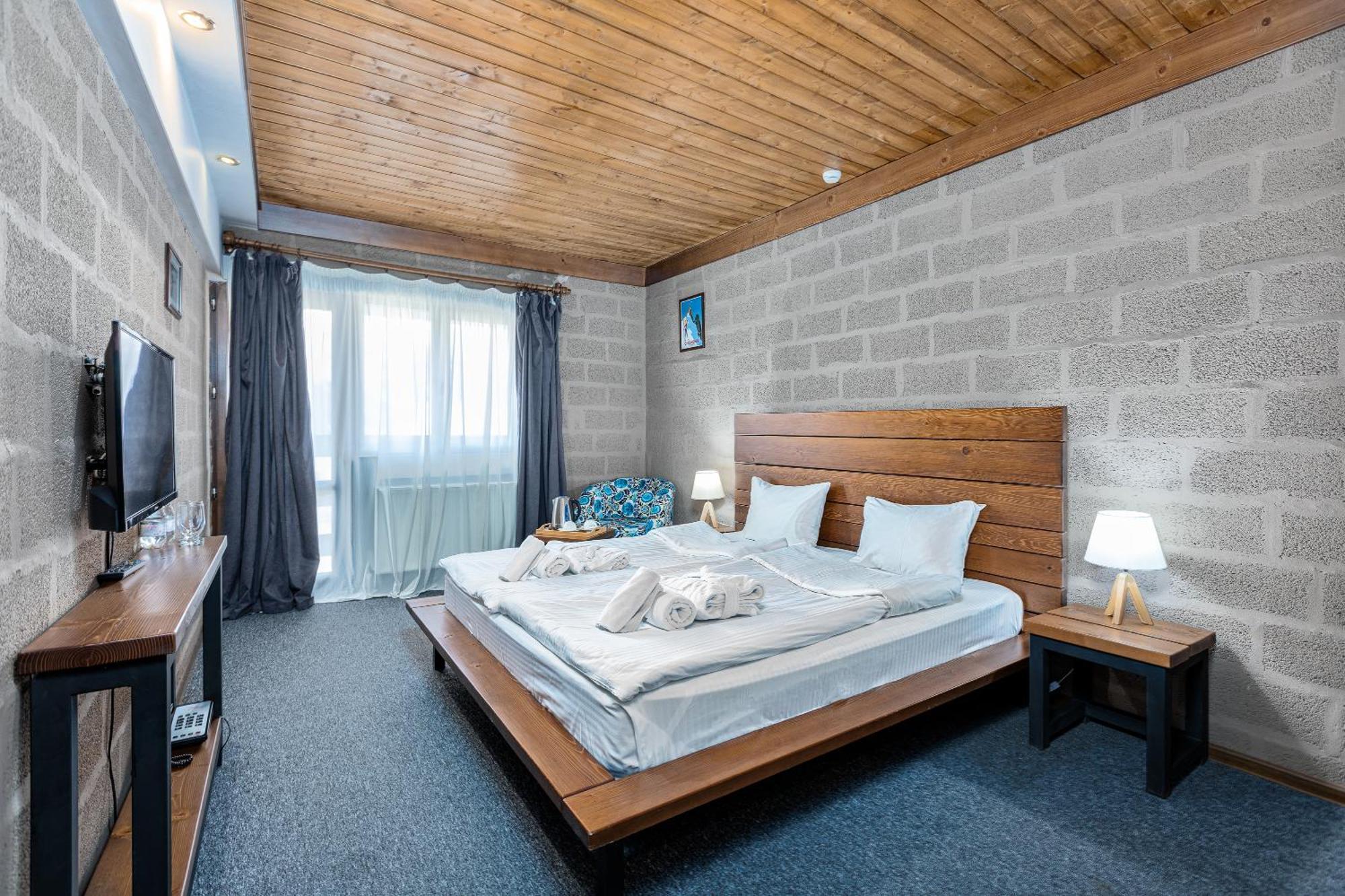 Alpine Lounge Boutique Hotel Kazbegi Δωμάτιο φωτογραφία