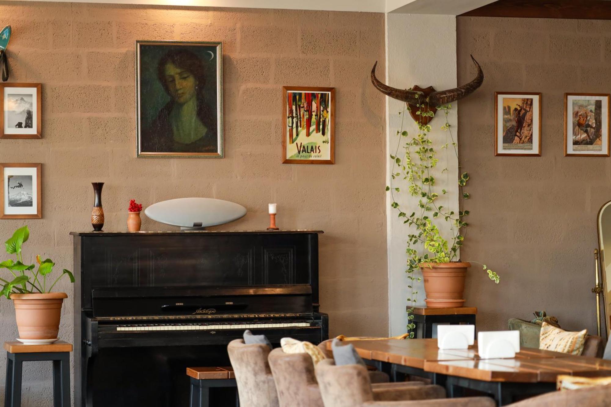 Alpine Lounge Boutique Hotel Kazbegi Εξωτερικό φωτογραφία